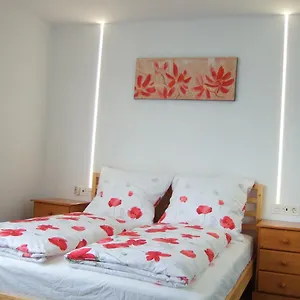 With Private Bathroom And Sea View, 50 M Del Mar Homestay Radazul